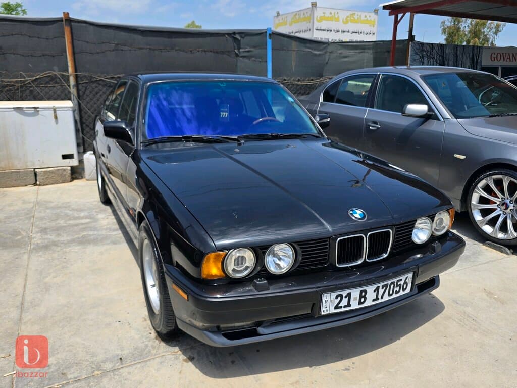 BMW 5-Series 525i 3