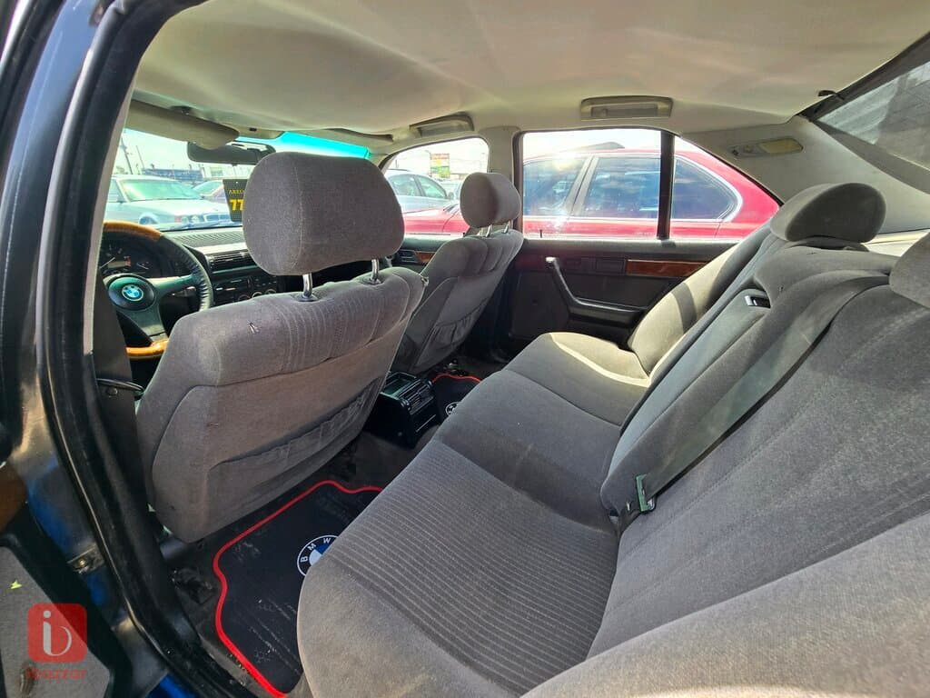 BMW 5-Series 525i 5