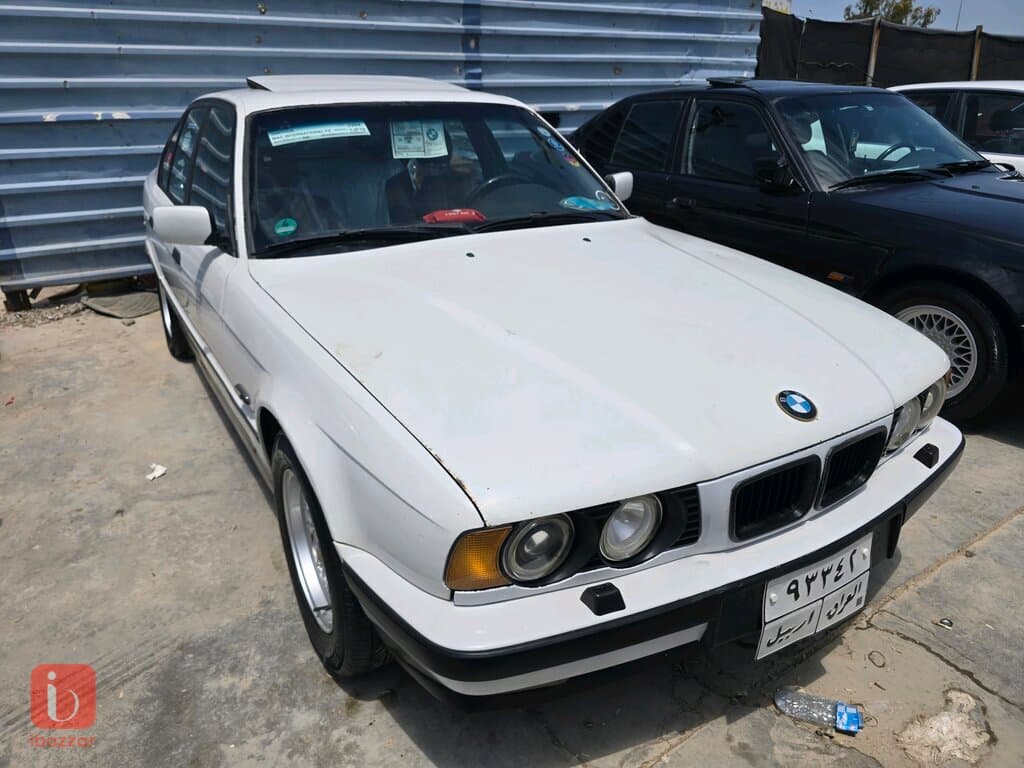 BMW 5-Series 525i 3