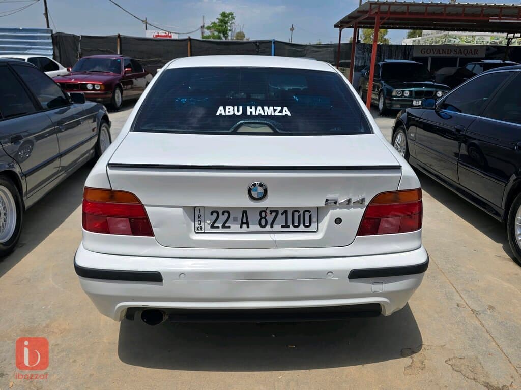 BMW 5-Series 530i 4