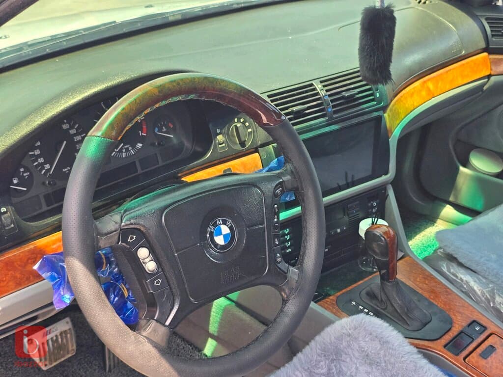 BMW 5-Series 530i 9