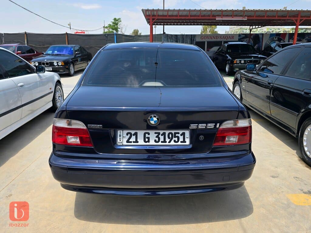 BMW 5-Series 525i 4
