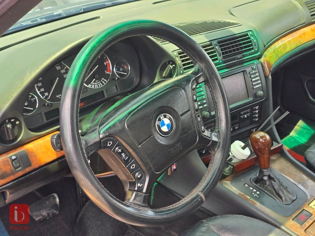 BMW 7-Series 735i 8