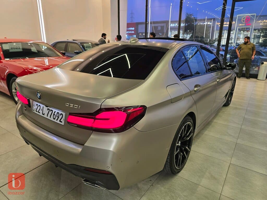 BMW 5-Series 530i 6