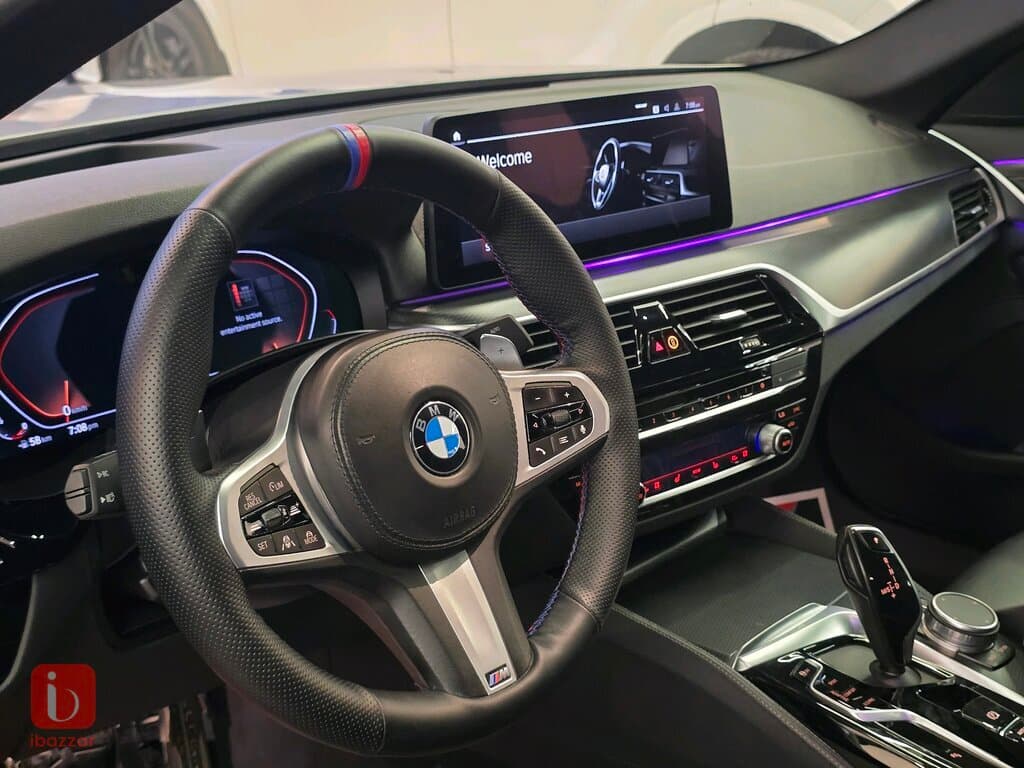 BMW 5-Series 530i 9