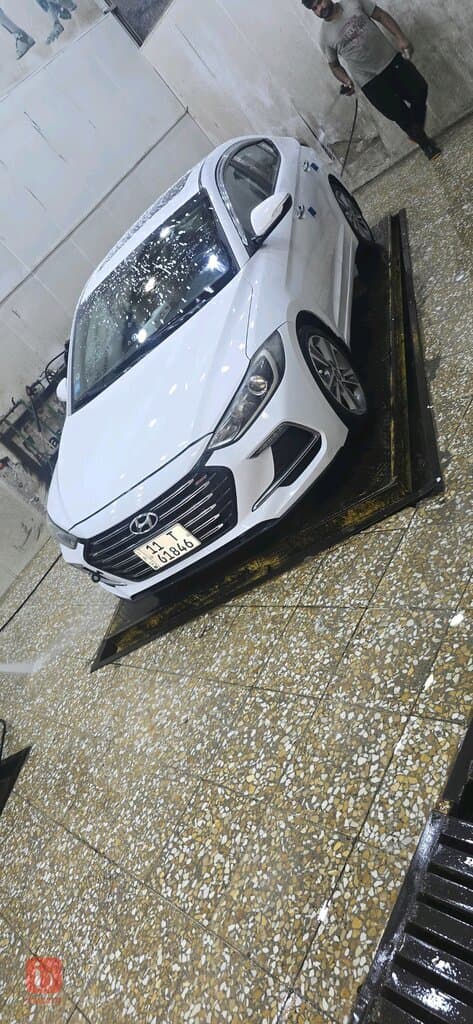 Hyundai Elantra Sport 3