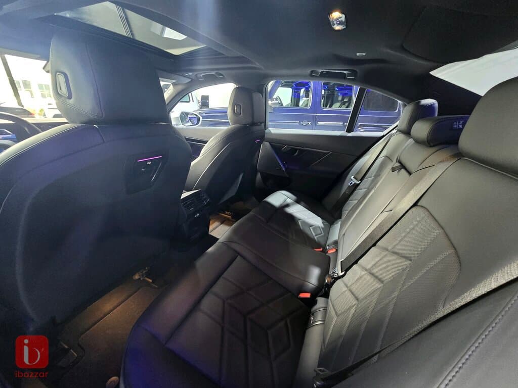 BMW 5-Series 530i 6