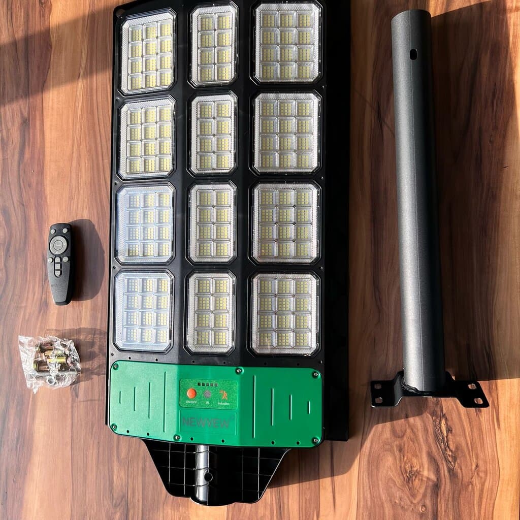 600W Motion Sensing Solar Street Light 1