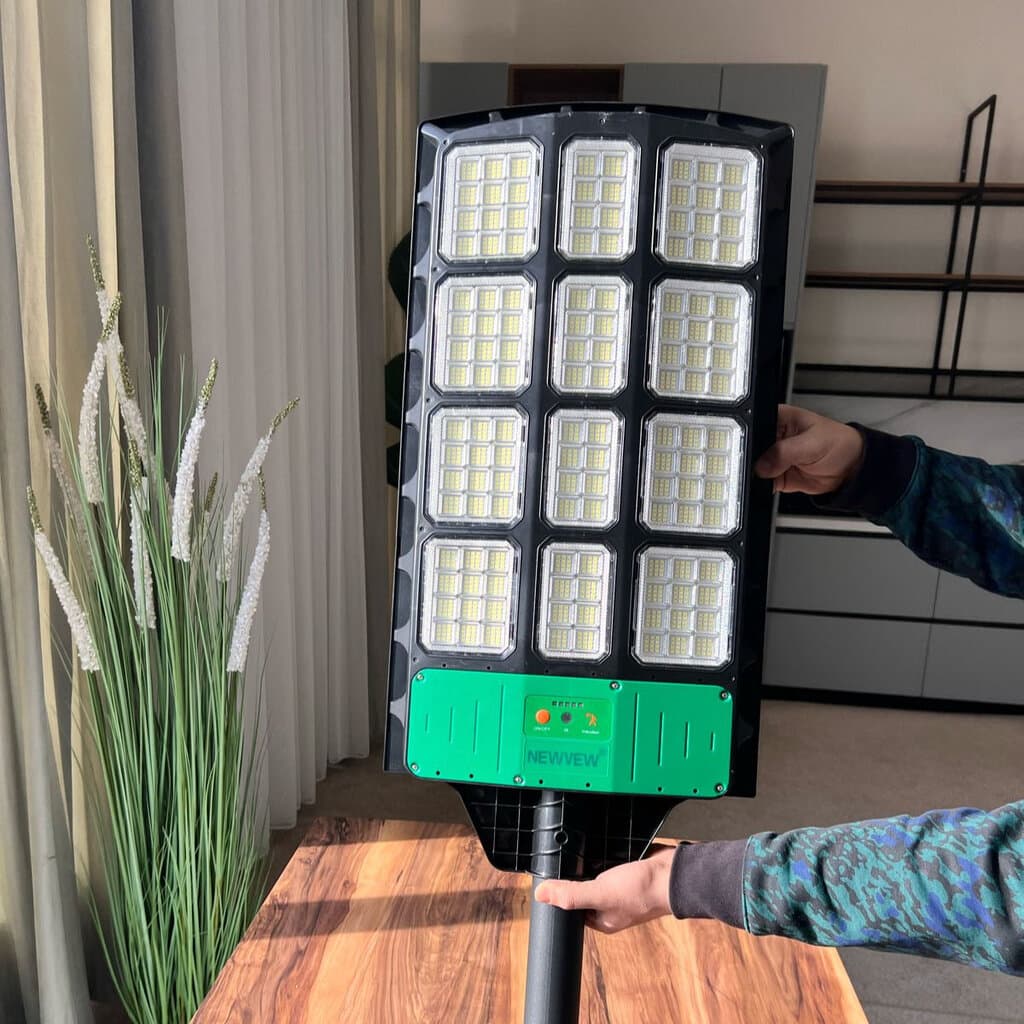 600W Motion Sensing Solar Street Light 3