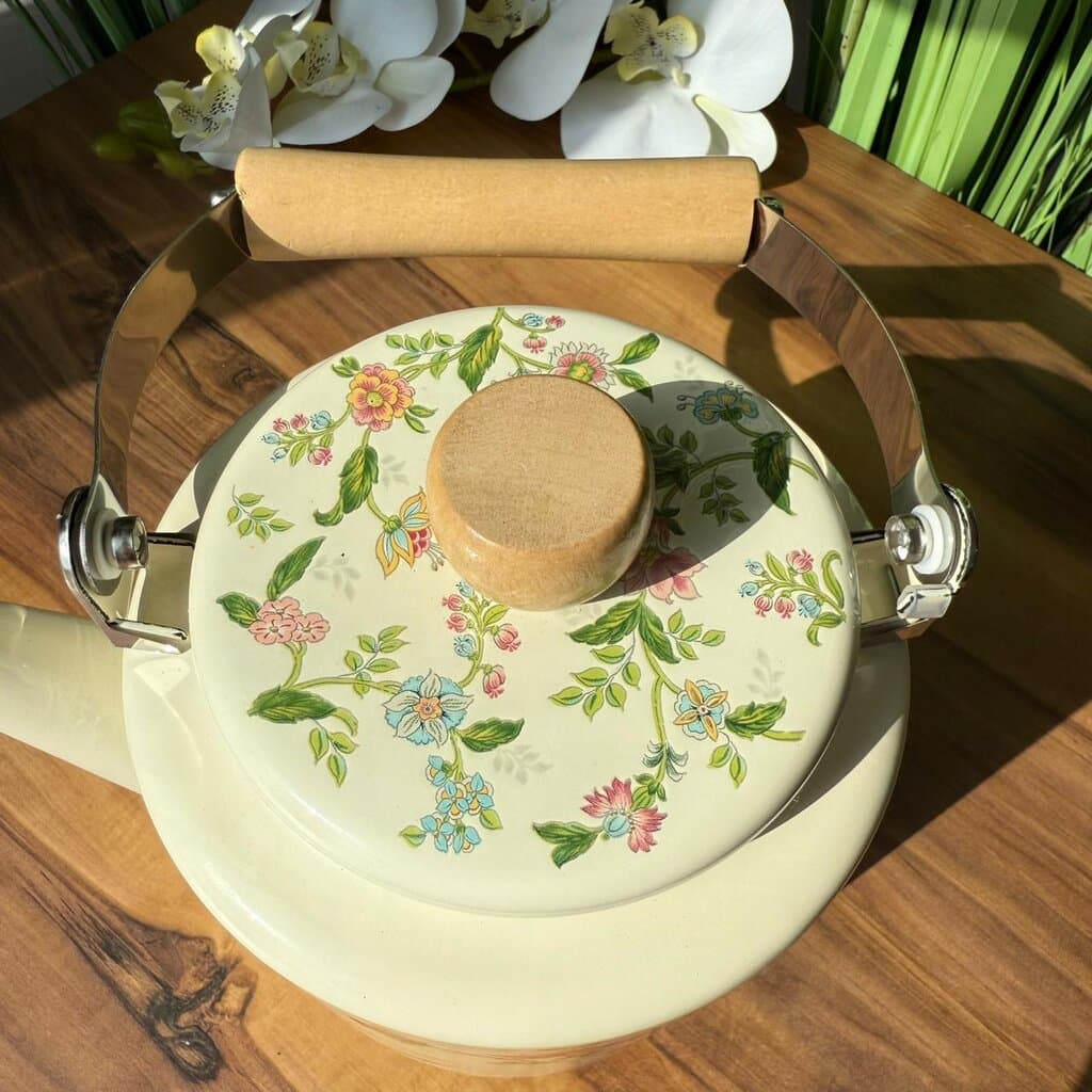 Stovetop Vintage Bloom Floral Teapot With Wooden Handle- 1.3/2L 3