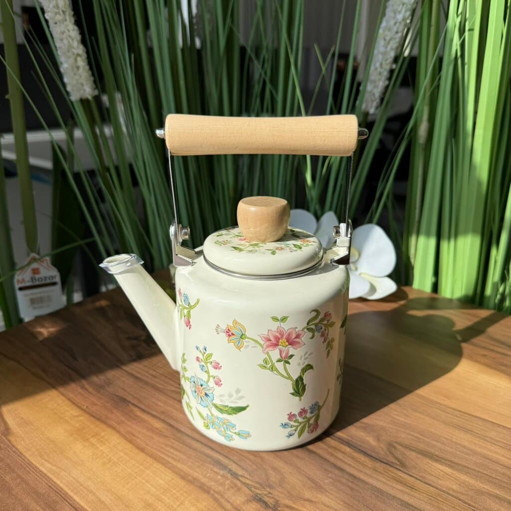Stovetop Vintage Bloom Floral Teapot With Wooden Handle- 1.3/2L 5