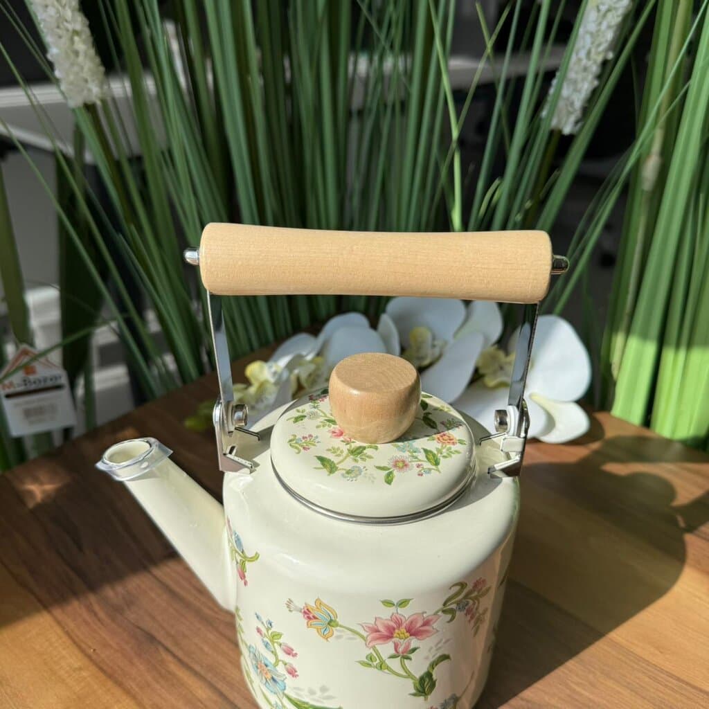Stovetop Vintage Bloom Floral Teapot With Wooden Handle- 1.3/2L 6