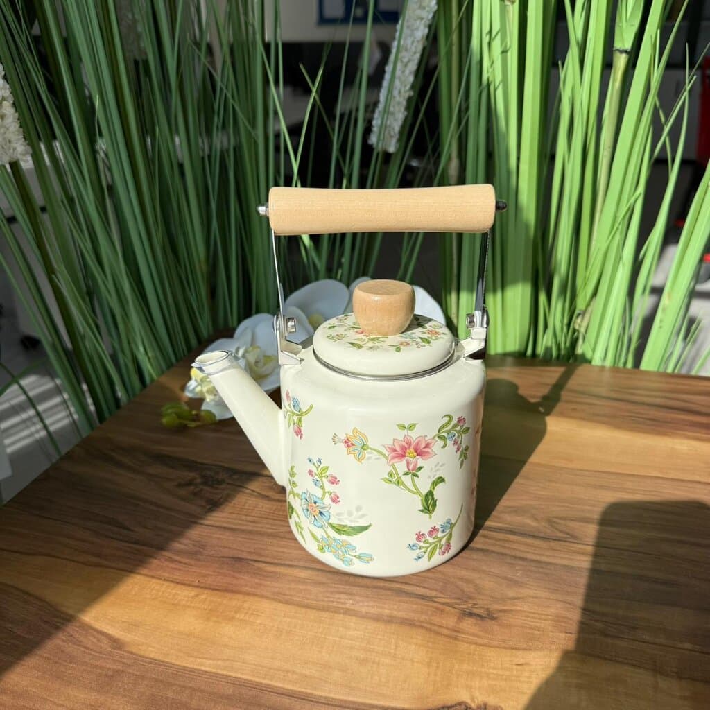 Stovetop Vintage Bloom Floral Teapot With Wooden Handle- 1.3/2L 1