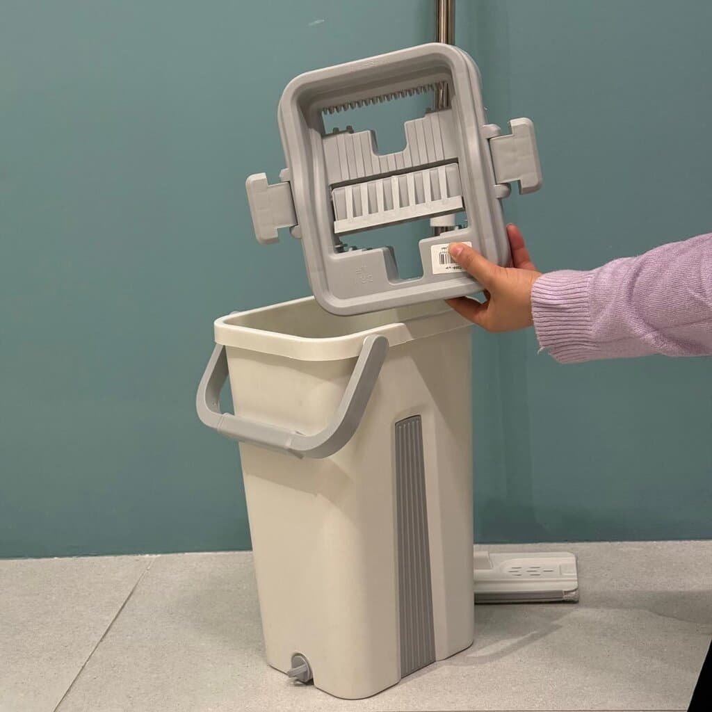Wash & Dry Mop Bucket 2