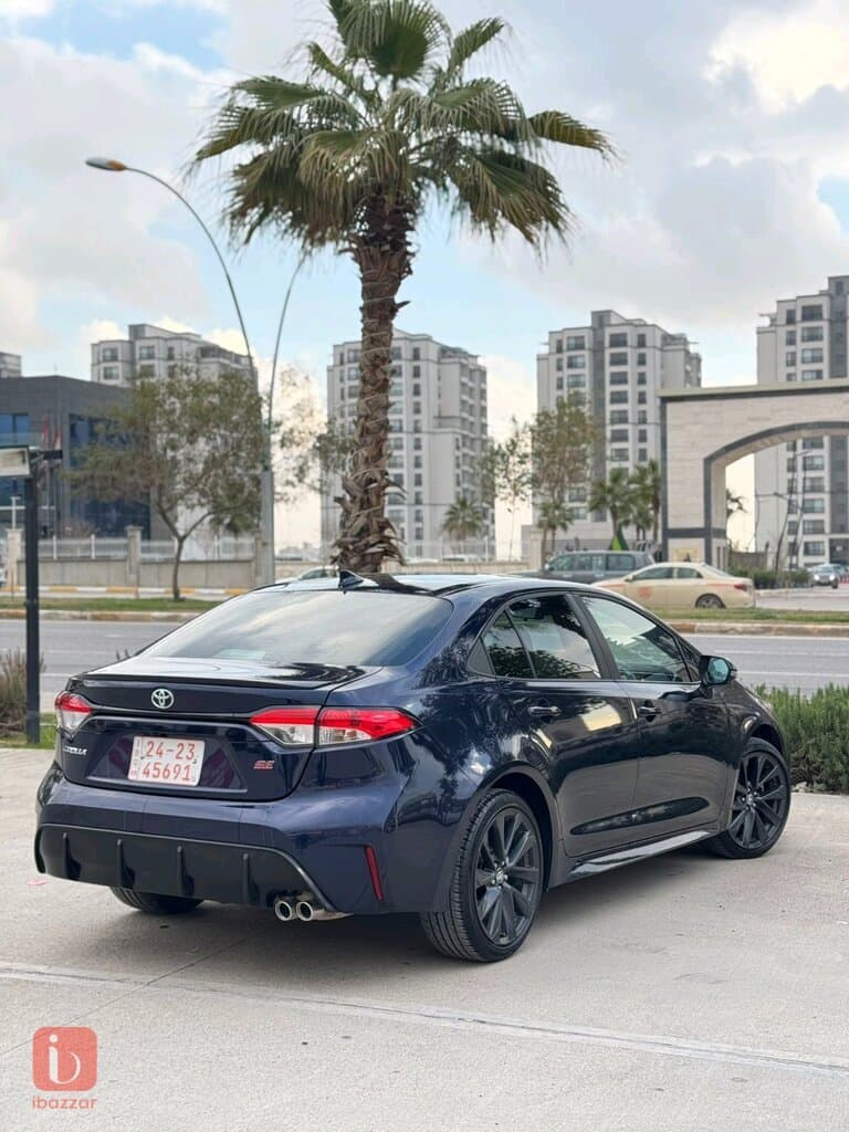 Toyota Corolla SE 4