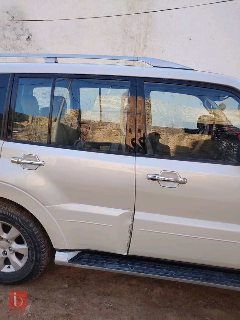 Mitsubishi Pajero GLS 1