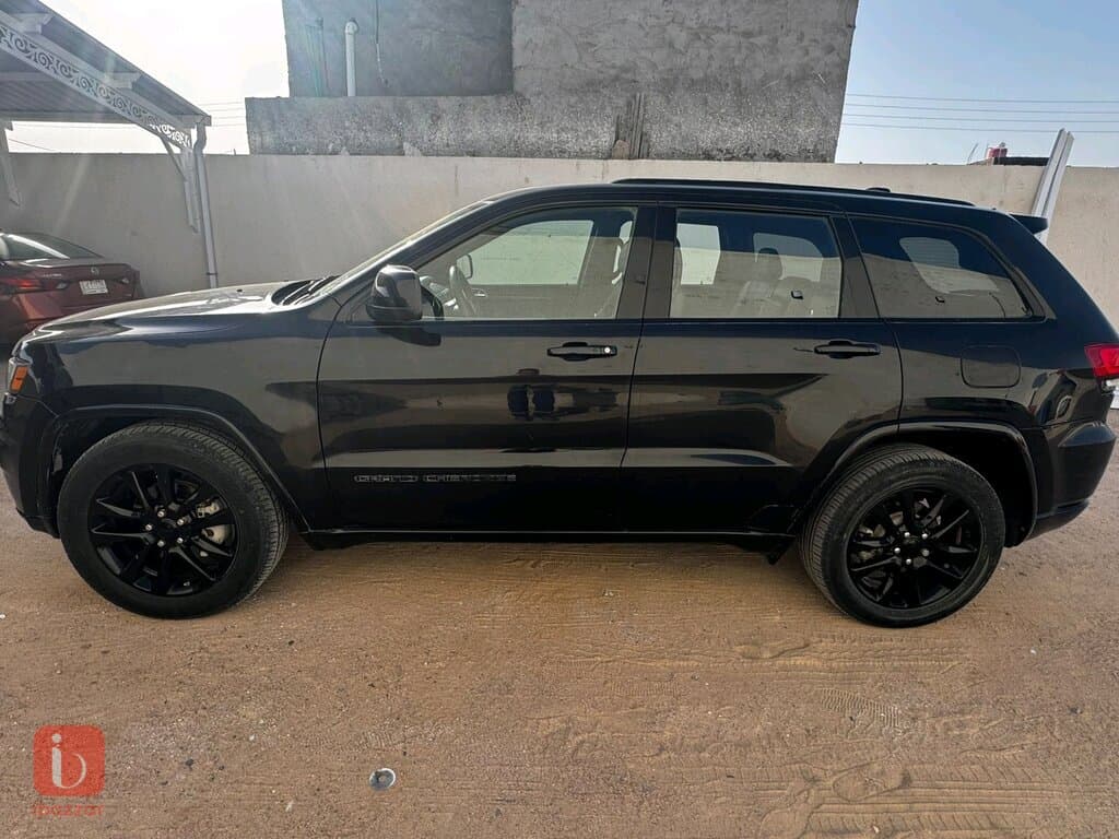 Jeep Grand Cherokee Black Top 2
