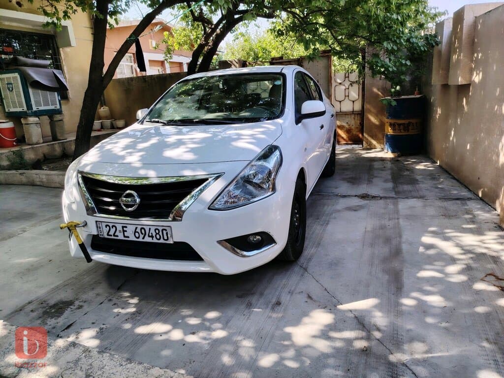 Nissan Sunny 4