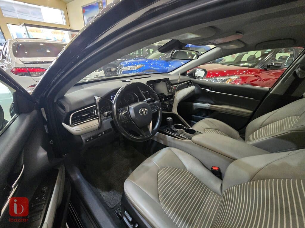 Toyota Camry SE 6