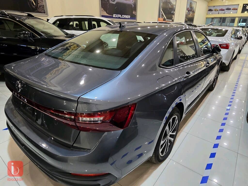 Volkswagen Jetta SE 3