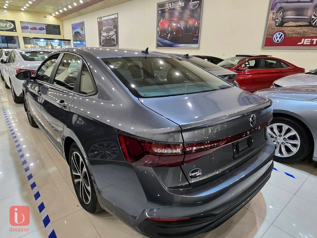 Volkswagen Jetta SE 4