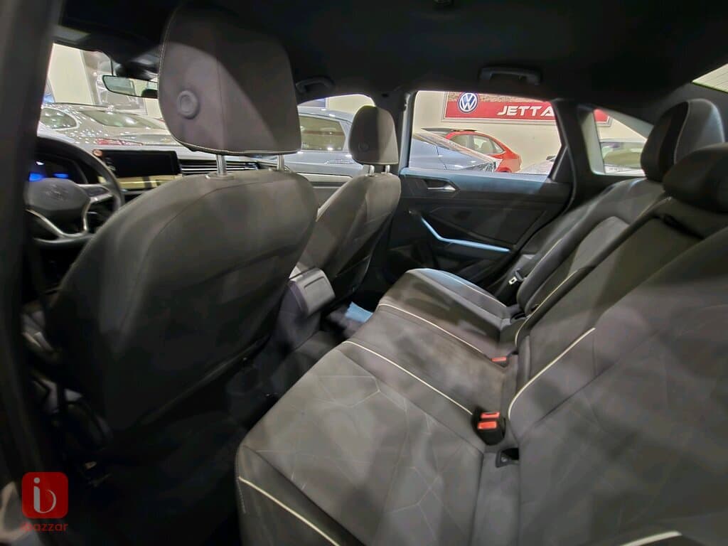 Volkswagen Jetta SE 5