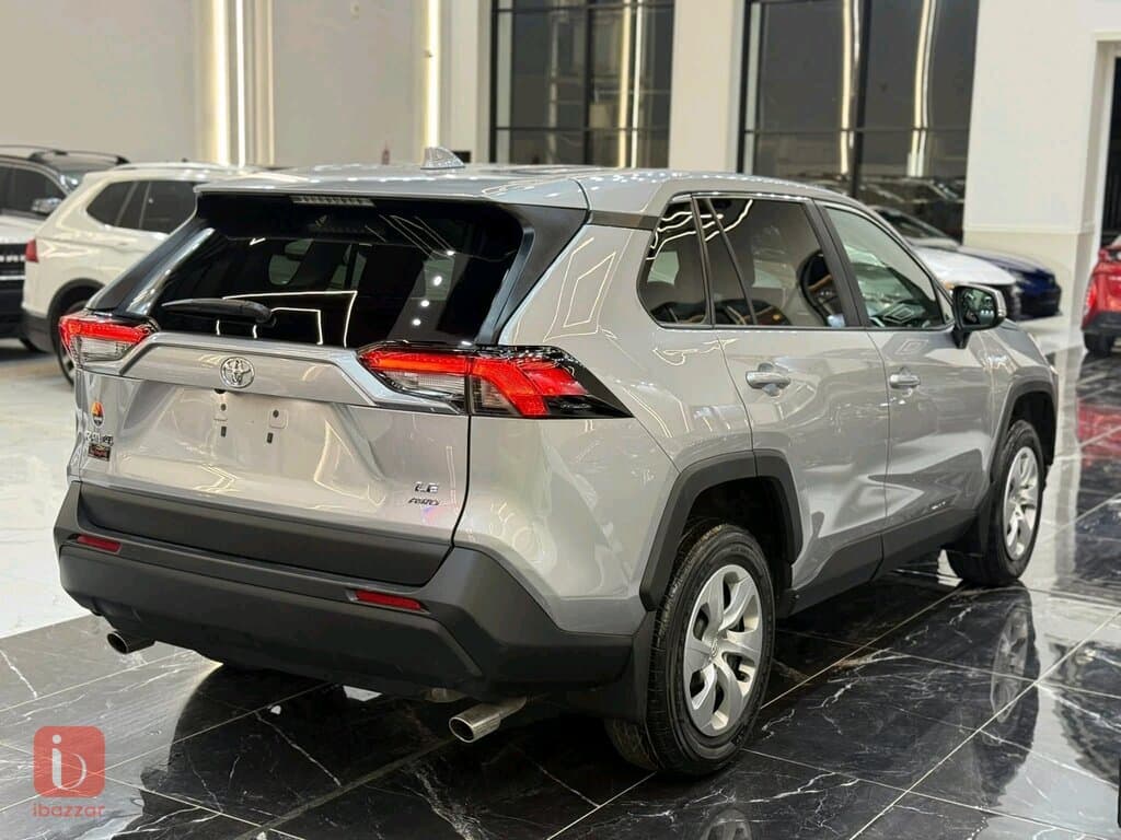 Toyota Rav 4 LE 4