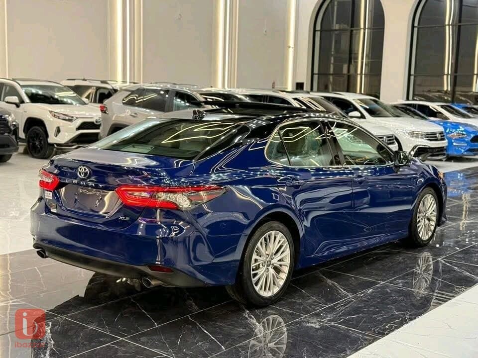 Toyota Camry XLE 4