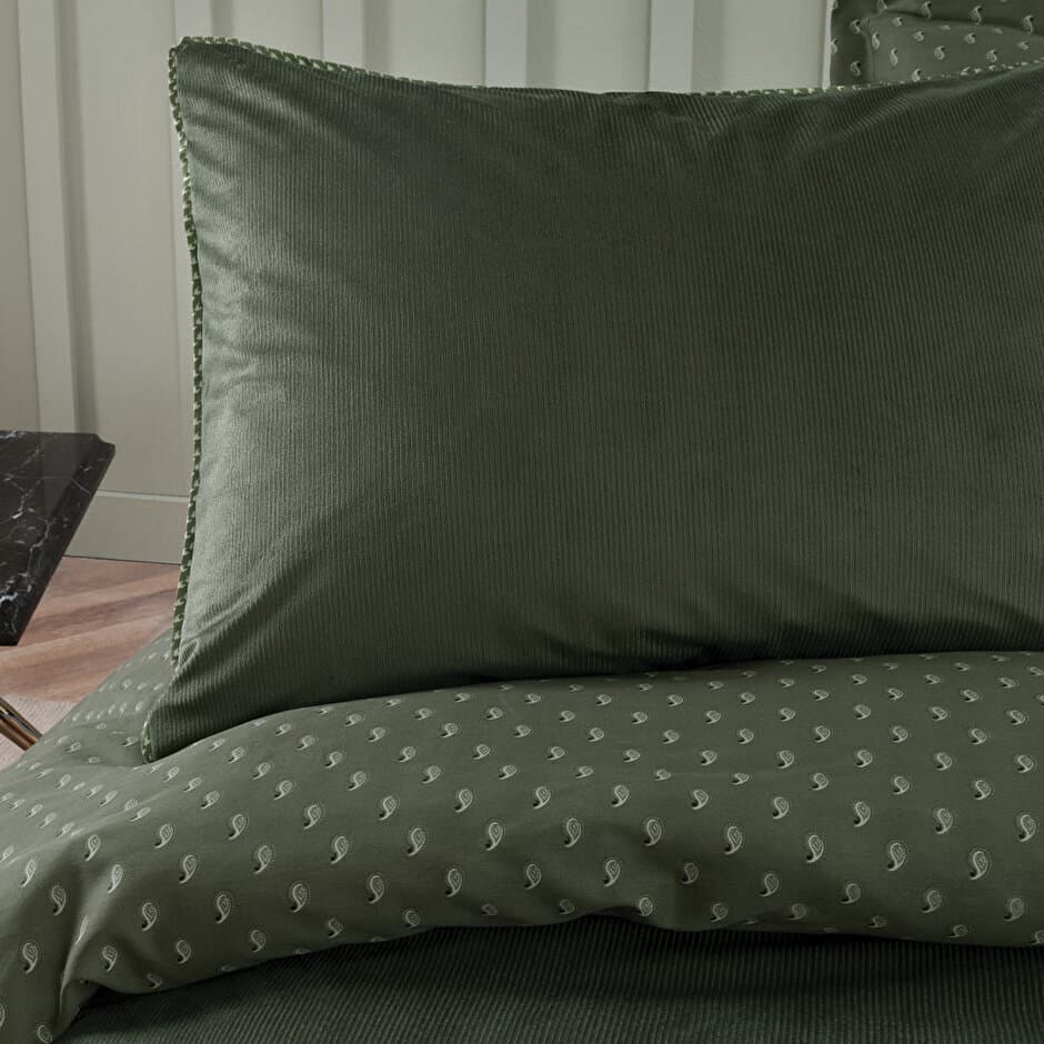 Yataş Bedding Arwin - King Size
1- Duvet Cover: 240 x 220 cm
2- Flat Sheet: 280 x 240 cm
3- Pillowcases: 50 x 70 cm (2 Flounced + 2 Standard) (Khaki) 2