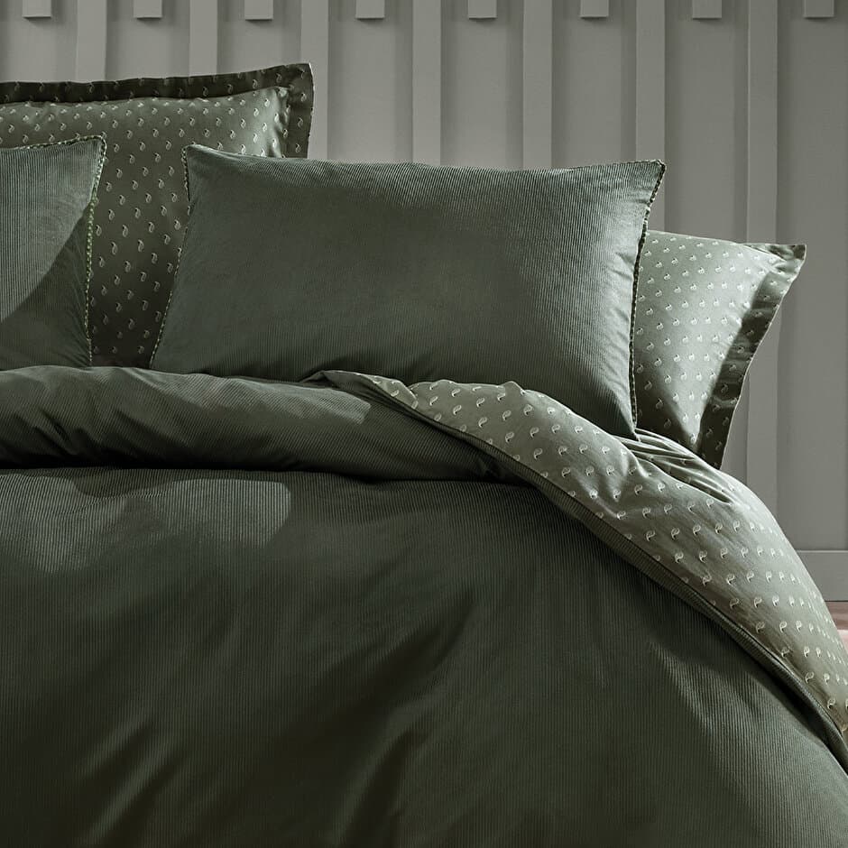 Yataş Bedding Arwin - King Size
1- Duvet Cover: 240 x 220 cm
2- Flat Sheet: 280 x 240 cm
3- Pillowcases: 50 x 70 cm (2 Flounced + 2 Standard) (Khaki) 3