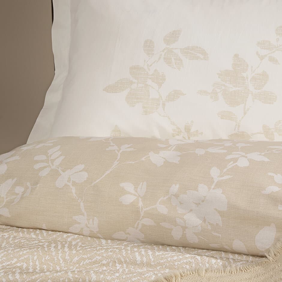 Yataş Bedding Etta - Queen Size
1- Duvet Cover: 200x220 cm
2- Bedspread: 240x250 cm
3- Blanket: 200x220 cm
4- Flat Sheet: 260x240 cm
5- Pillowcases: 50x70 cm (4 pieces total) (Beige) 2