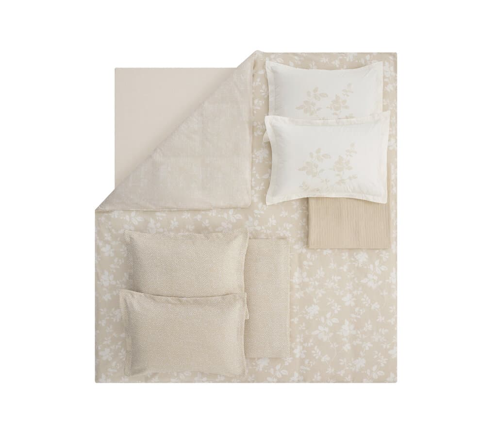 Yataş Bedding Etta - Queen Size
1- Duvet Cover: 200x220 cm
2- Bedspread: 240x250 cm
3- Blanket: 200x220 cm
4- Flat Sheet: 260x240 cm
5- Pillowcases: 50x70 cm (4 pieces total) (Beige) 3