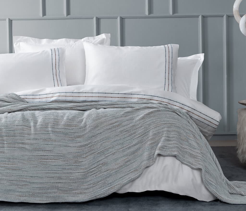 Yataş Bedding Marta - King Size 
1- Duvet Cover: 220x240 cm (1 piece)
2- Flat Sheet: 240x280 cm (1 piece)
3- Bedspread: 230x240 cm (1 piece)
4- Pillowcases: 50x70 cm (2 pieces) (Grey) 1