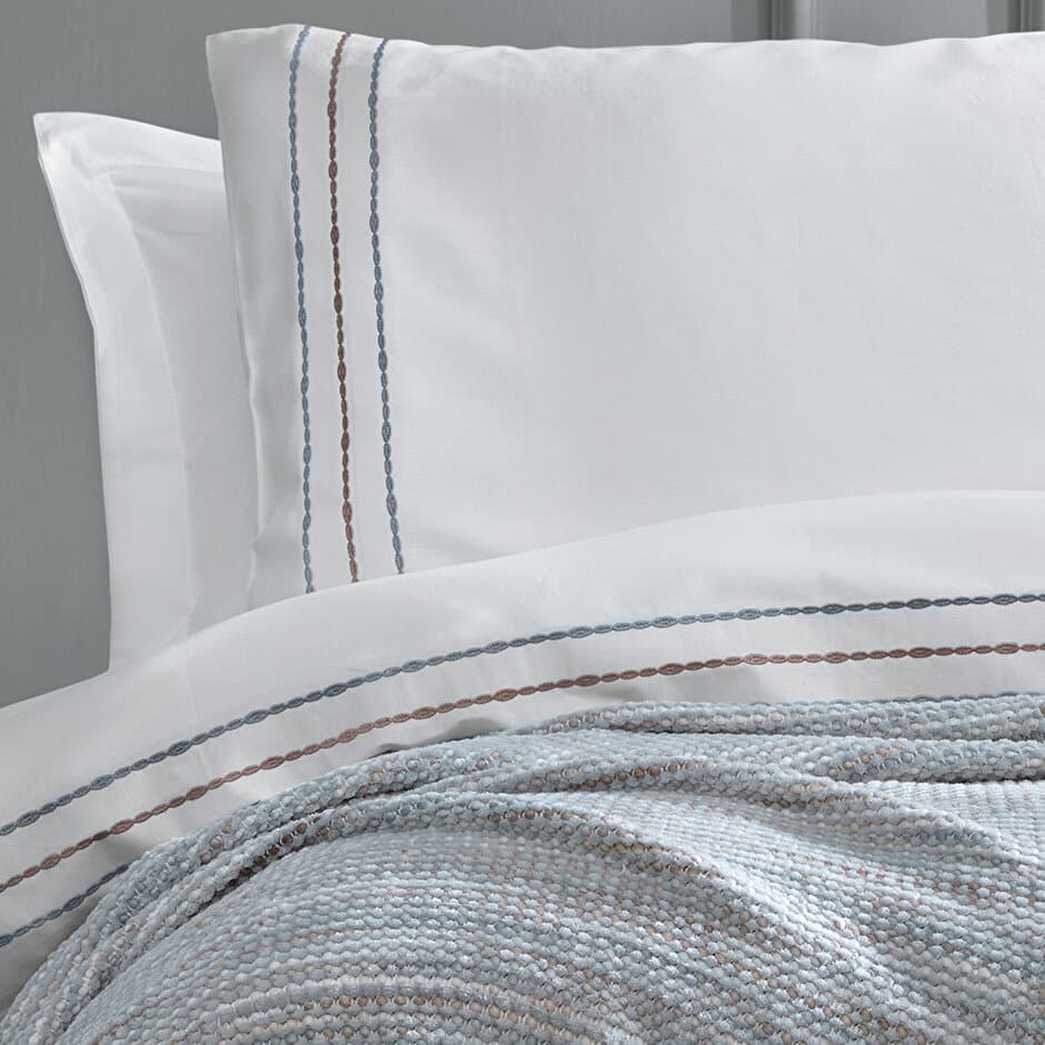 Yataş Bedding Marta - King Size 
1- Duvet Cover: 220x240 cm (1 piece)
2- Flat Sheet: 240x280 cm (1 piece)
3- Bedspread: 230x240 cm (1 piece)
4- Pillowcases: 50x70 cm (2 pieces) (Grey) 2