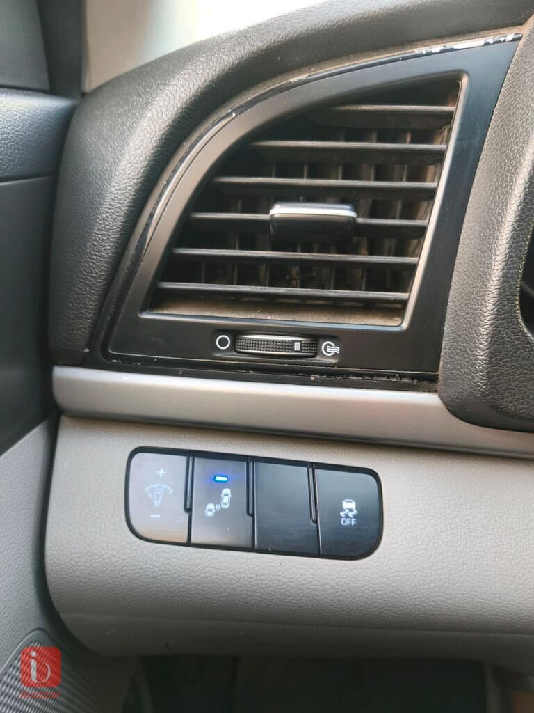 Hyundai Elantra GLS 10