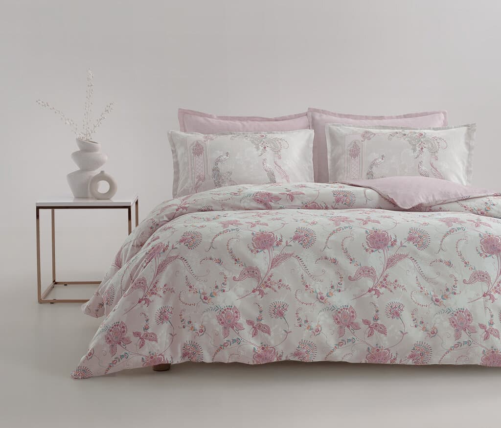 Yataş Bedding Barbara - King Size
1- Duvet Cover: 240x220 cm
2- Flat Sheet: 280x240 cm
3-Pillowcases: 50x70 cm (2 Pieces total) (Powder) 2