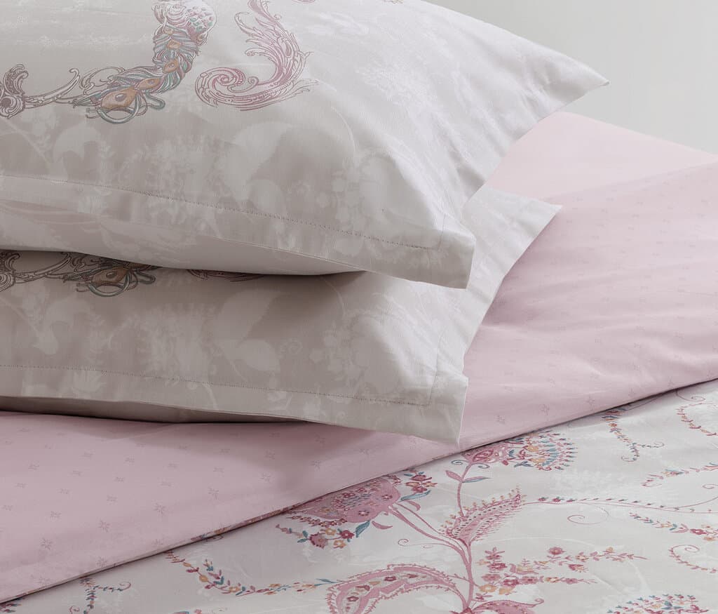 Yataş Bedding Barbara - King Size
1- Duvet Cover: 240x220 cm
2- Flat Sheet: 280x240 cm
3-Pillowcases: 50x70 cm (2 Pieces total) (Powder) 3