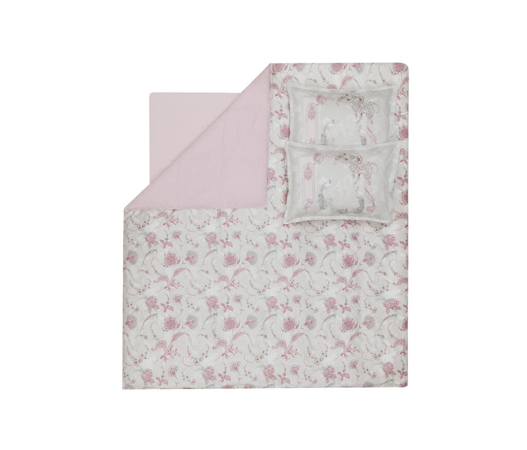 Yataş Bedding Barbara - King Size
1- Duvet Cover: 240x220 cm
2- Flat Sheet: 280x240 cm
3-Pillowcases: 50x70 cm (2 Pieces total) (Powder) 5