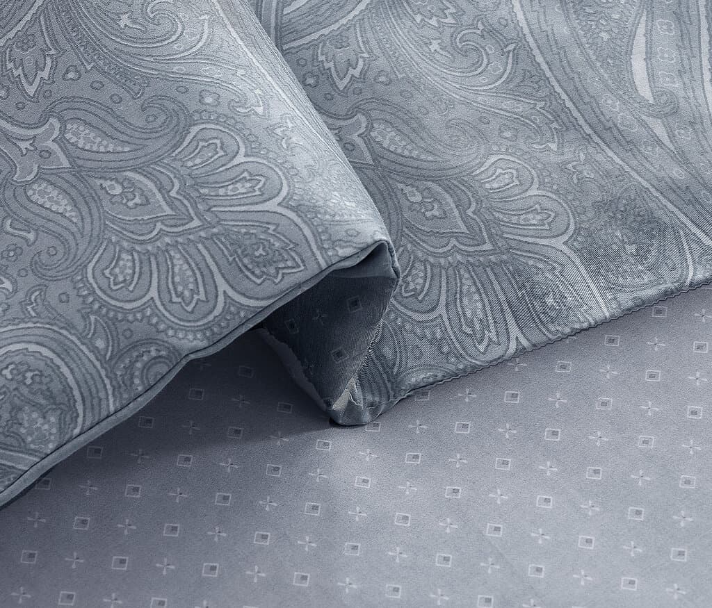 Yataş Bedding Paisley - King Size
1- Duvet Cover: 240x220 cm
2- Flat Sheet: 280x240 cm
3-Pillowcases: 50x70 cm (2 Pieces total) (Indigo) 4