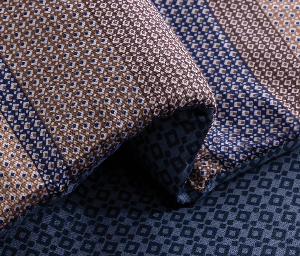Yataş Bedding Kelt - King Size
1- Duvet Cover: 240x220 cm
2- Flat Sheet: 280x240 cm
3-Pillowcases: 50x70 cm (2 Pieces total) (Navy Blue) 4