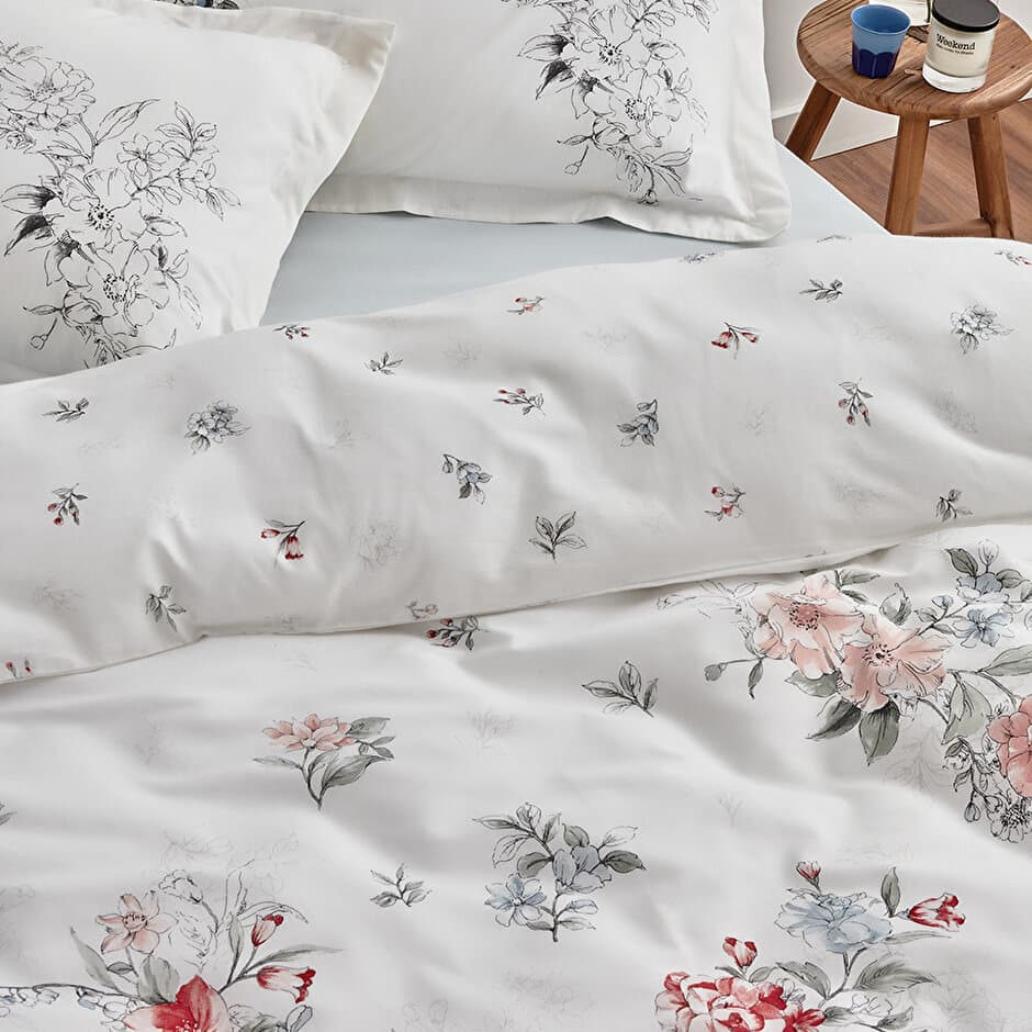 Yataş Bedding Belisima - King Size
1- Duvet Cover: 220x240 cm (1 piece)
2- Flat Sheet: 240x280 cm (1 piece)
3- Pillowcases: 50x70 cm (2 pieces) (Blue) 2