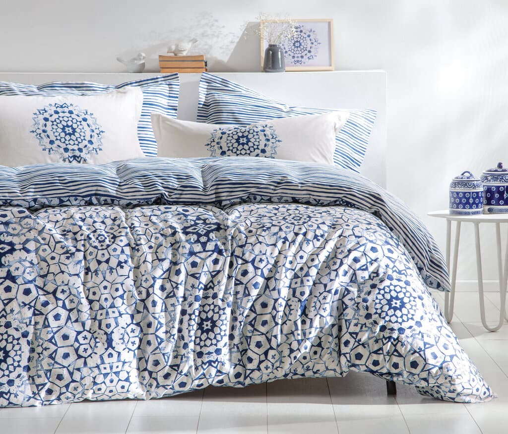 Yataş Bedding Sancia - King Size
1- Duvet Cover: 220x240 cm (1 piece)
2- Flat Sheet: 240x280 cm (1 piece)
3- Pillowcases: 50x70 cm (2 pieces) (Blue) 1
