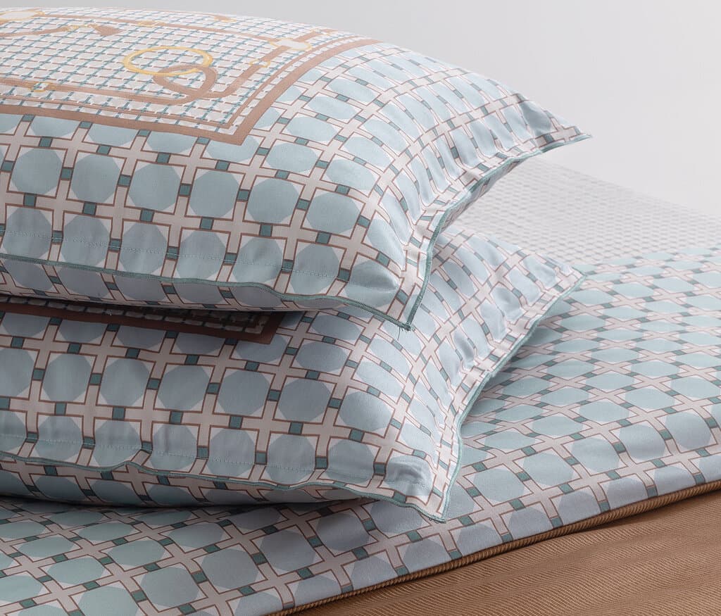 Yataş Bedding Ely - King Size
1- Duvet Cover: 240 x 220 cm
2- Flat Sheet: 280 x 240 cm
3- Pillowcases: 50 x 70 cm (2 Flounced + 2 Standard) (Camel) 3