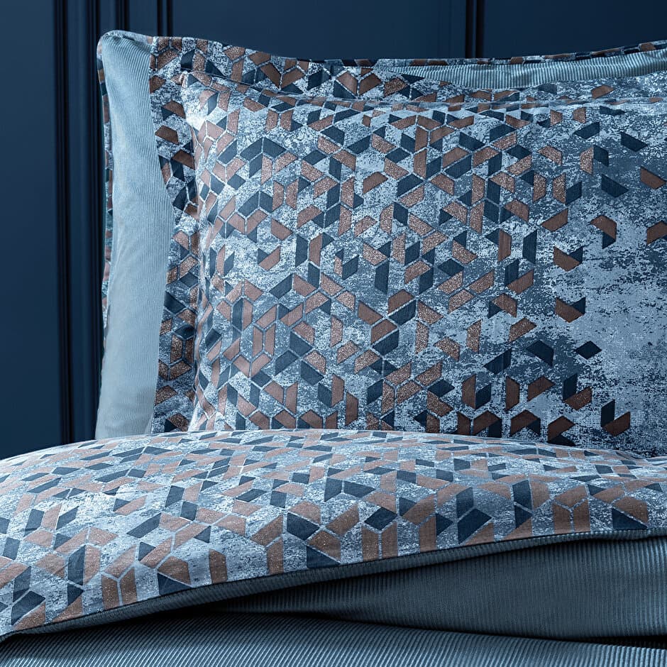 Yataş Bedding Elba - King Size
1- Duvet Cover: 240 x 220 cm
2- Flat Sheet: 280 x 240 cm
3- Pillowcases: 50 x 70 cm (2 Flounced + 2 Standard) (Navy Blue) 2