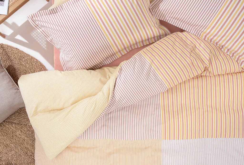 Yataş Bedding Corwin - King Size 
1- Duvet Cover: 220 x 240 cm
2- Flat Sheet: 240 x 280 cm
3- Pillowcases: 50 x 70 cm (Includes 2 Pieces) (Blush) 3