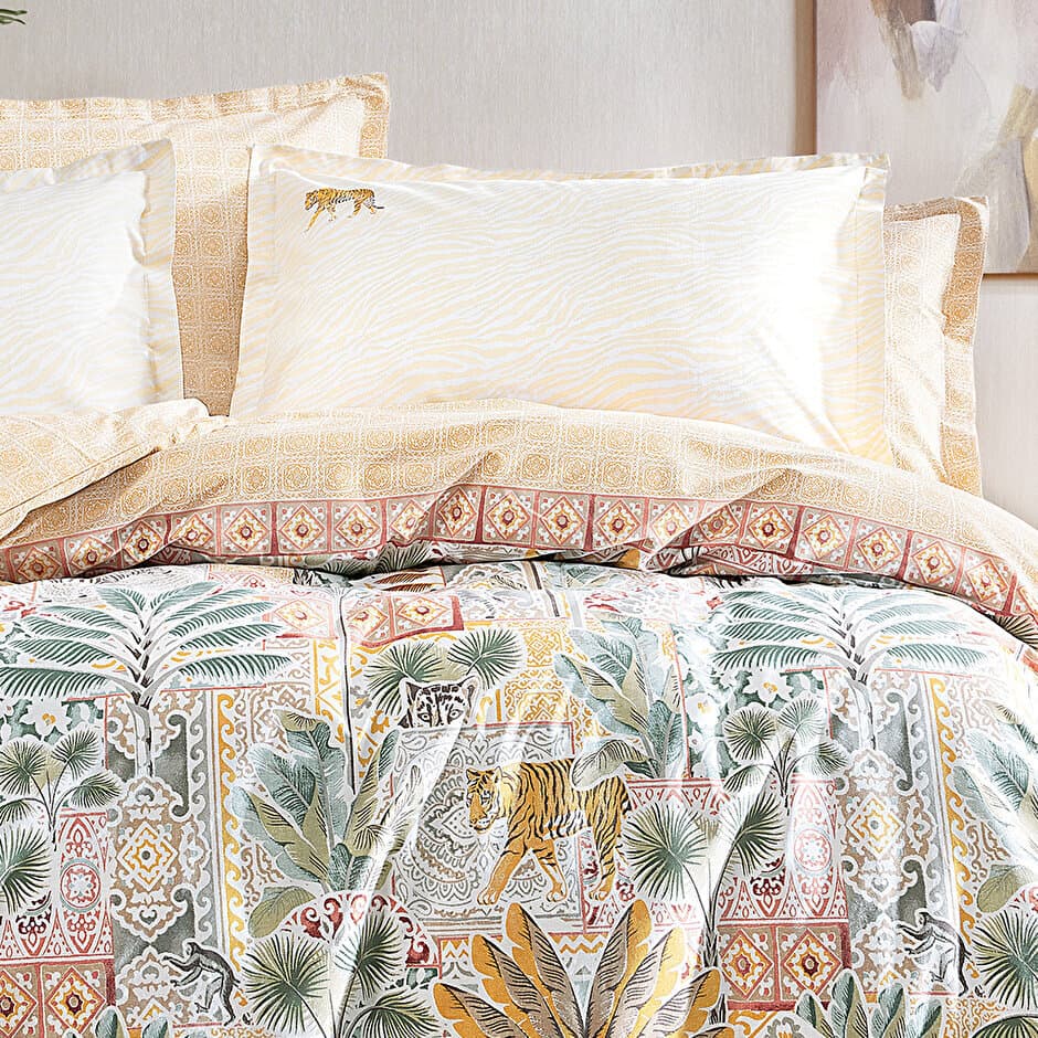 Yataş Bedding Gold - King Size 
1- Duvet Cover: 220 x 240 cm
2- Flat Sheet: 240 x 280 cm
3- Pillowcases: 50 x 70 cm (Includes 2 Pieces) (Terracotta) 2