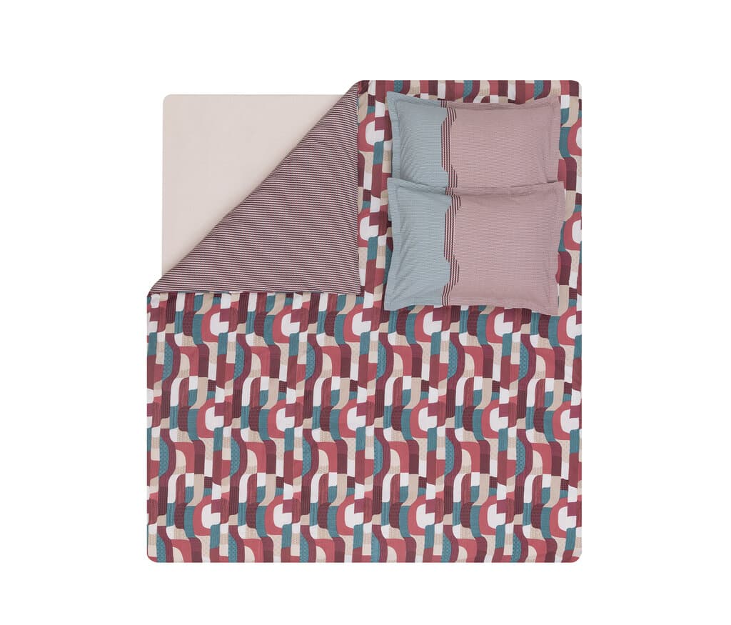 Yataş Bedding Aleera - King Size 
1- Duvet Cover: 220 x 240 cm
2- Flat Sheet: 240 x 280 cm
3- Pillowcases: 50 x 70 cm (Includes 2 Pieces) (Burgundy) 4