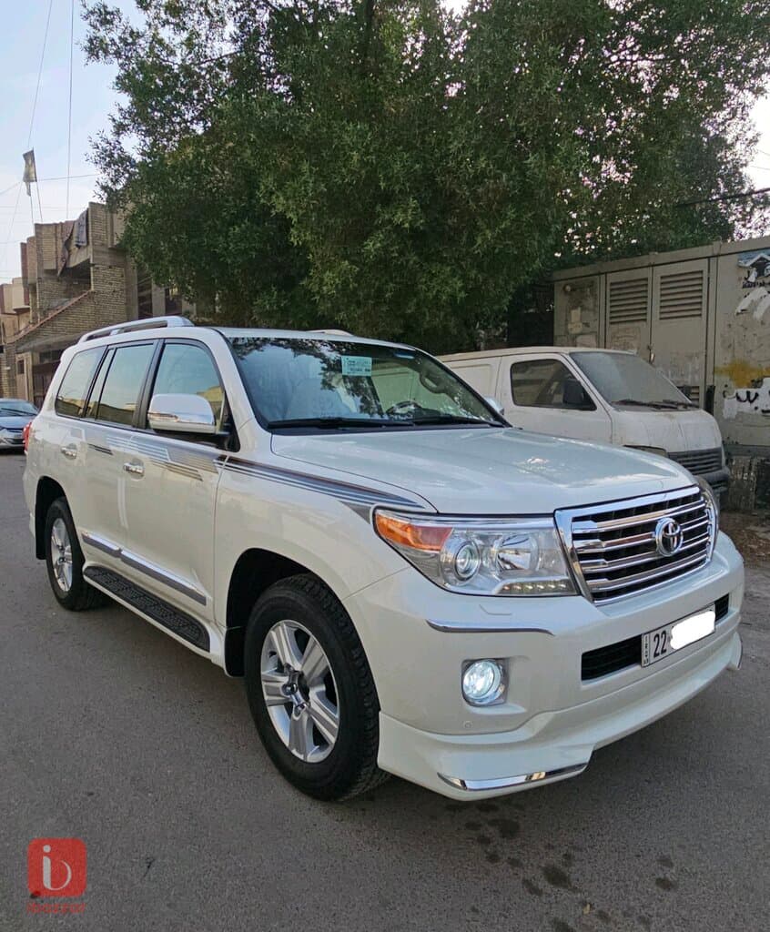 Toyota Land Cruiser GXR 2