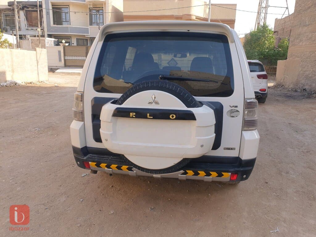 Mitsubishi Pajero GLS 3