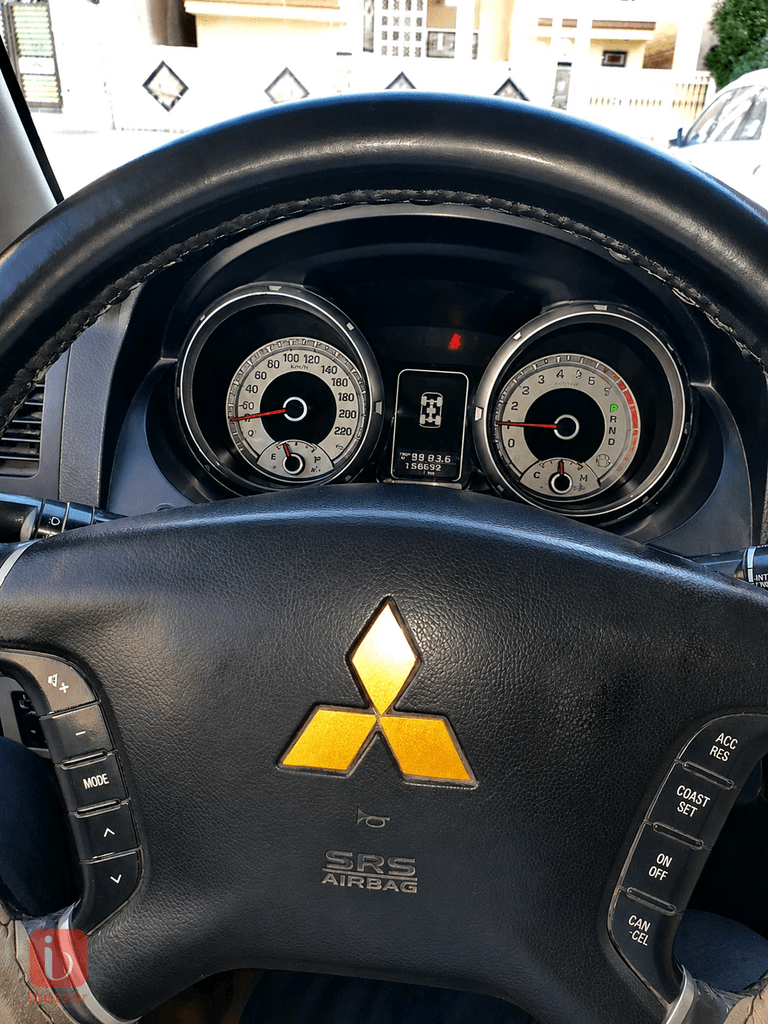 Mitsubishi Pajero GLS 5